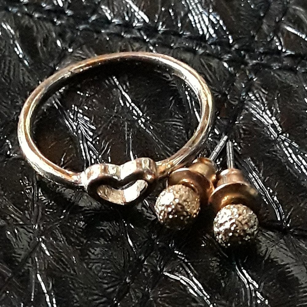 SOLD!! pinky ring & stud earrings set
